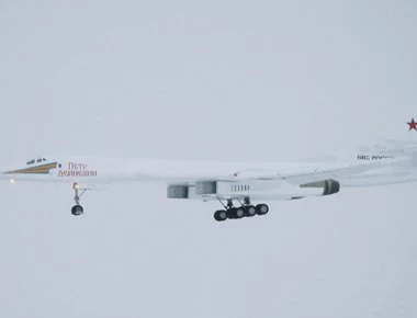 Εντυπωσιακό βίντεο: Χαμηλή πτήση Tu-160 Blackjack στους χιονισμένους ουρανούς της Ρωσίας